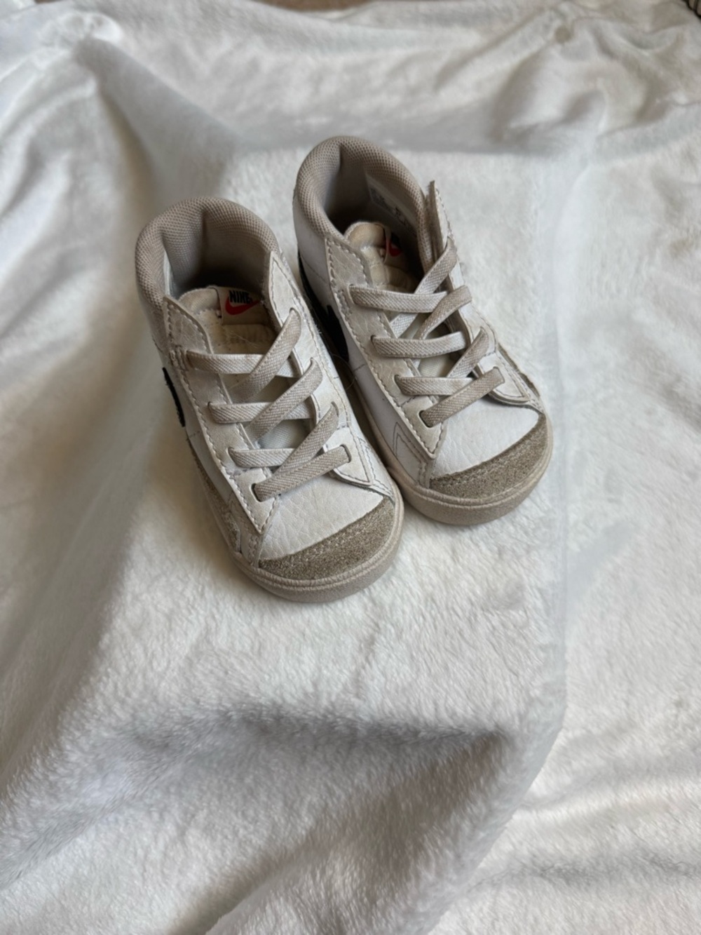 Nike Kids Light Beige/Tan Low-Top Sneakers